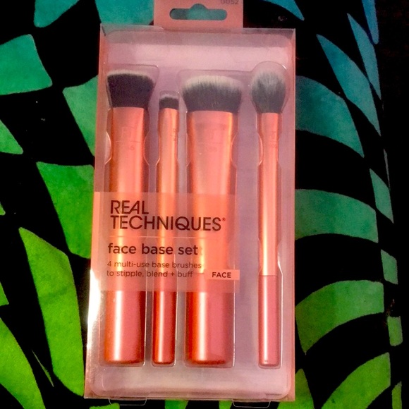 ✨🆕Real Techniques Face Base Makeup Brushes Set!💜✨ - Picture 1 of 12